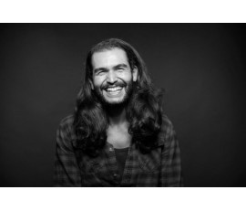 Długie włosy męskie: Jak zapuścić