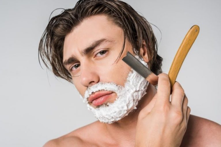 Jak się golić prostą brzytwą: technika golenia, wskazówki